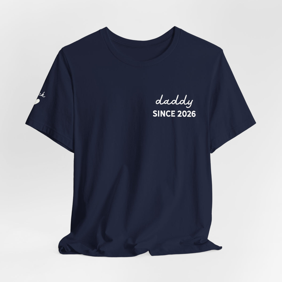 Tシャツ：ハートに「日付入りパパ」、袖に「ファーストネーム」