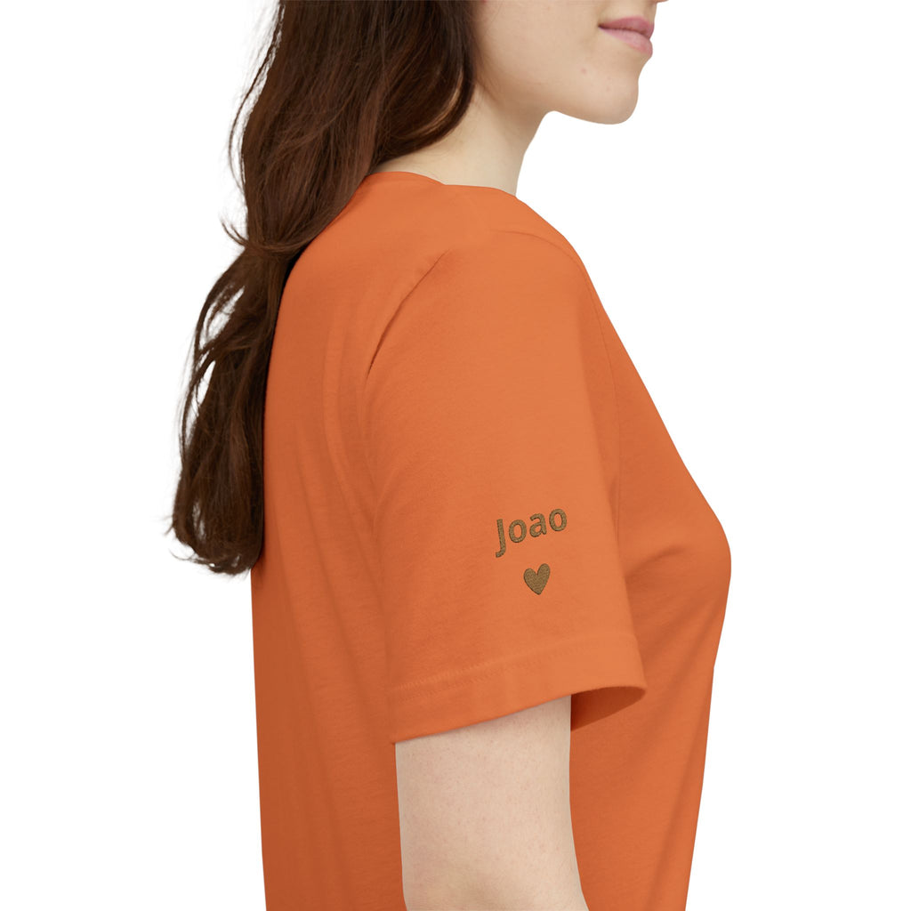 Camiseta Mamãe com Data Bordada no Peito e Nomes na Manga