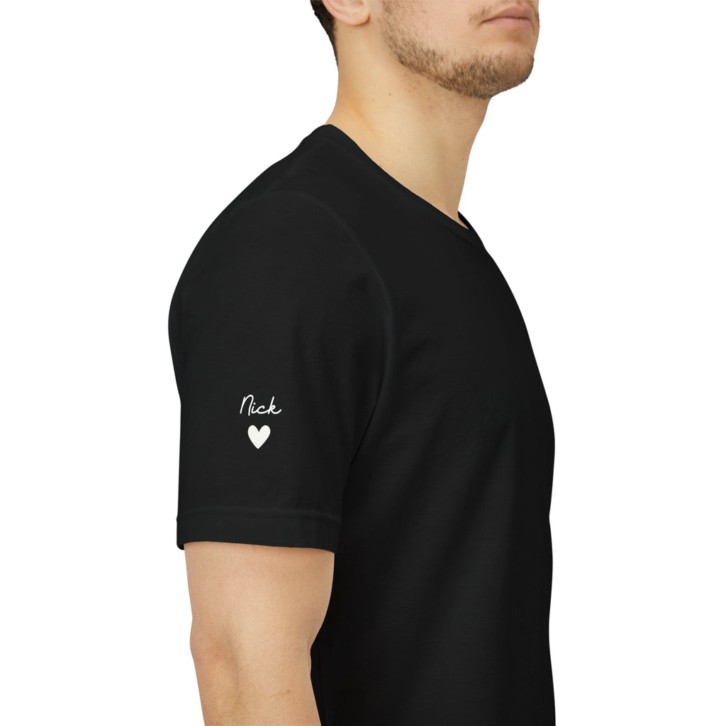 Tシャツ：ハートに「日付入りパパ」、袖に「ファーストネーム」