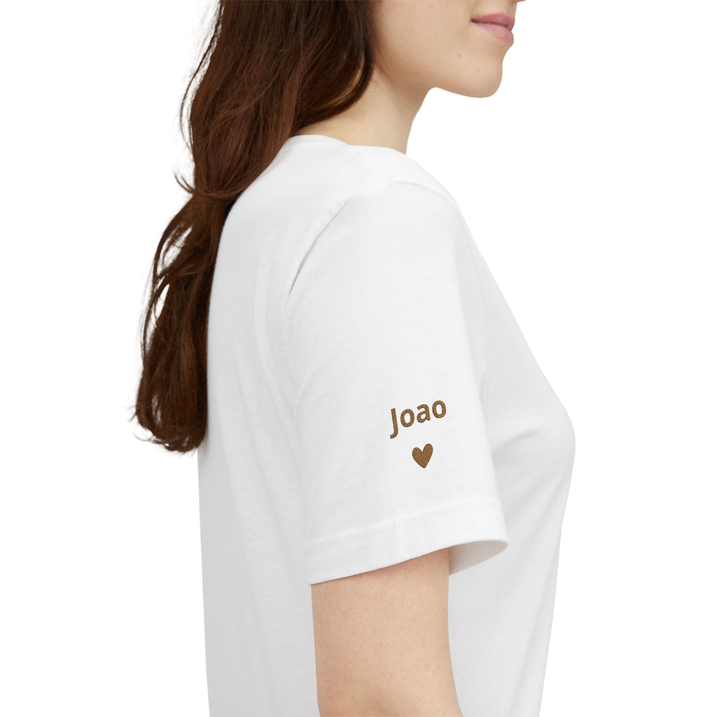Camiseta Mamãe com Data Bordada no Peito e Nomes na Manga